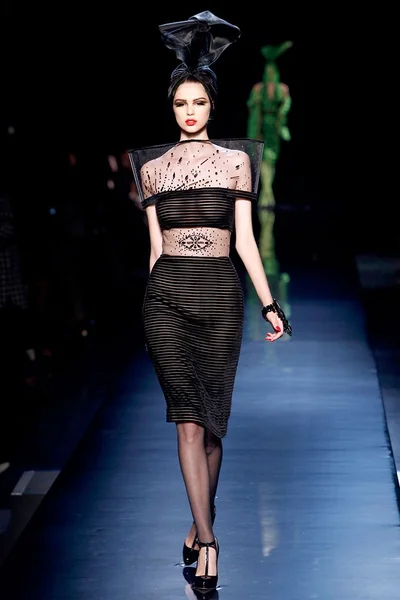 Look 19